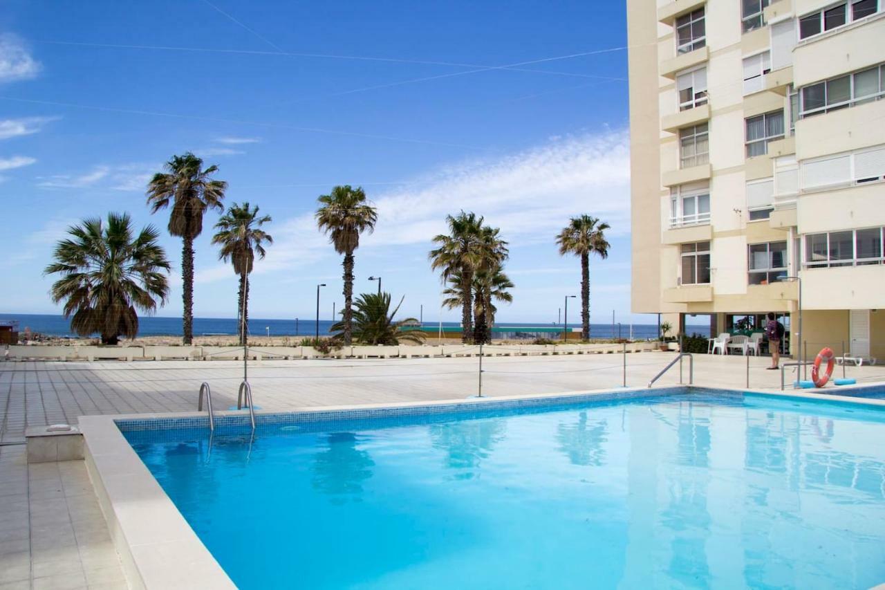 Wonderful Studio Apartment In Front Of The Beach Costa da Caparica Exterior photo